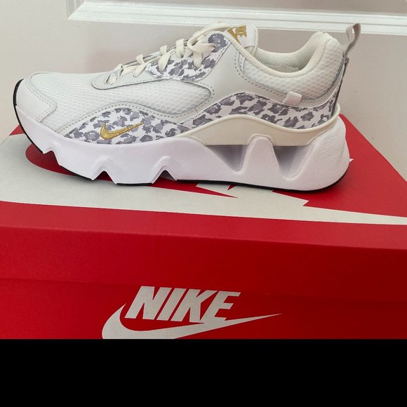 Last pair!!! Women's Nike Ryz 365 2 Sneaker size 7.5 - Picture 2 of 9